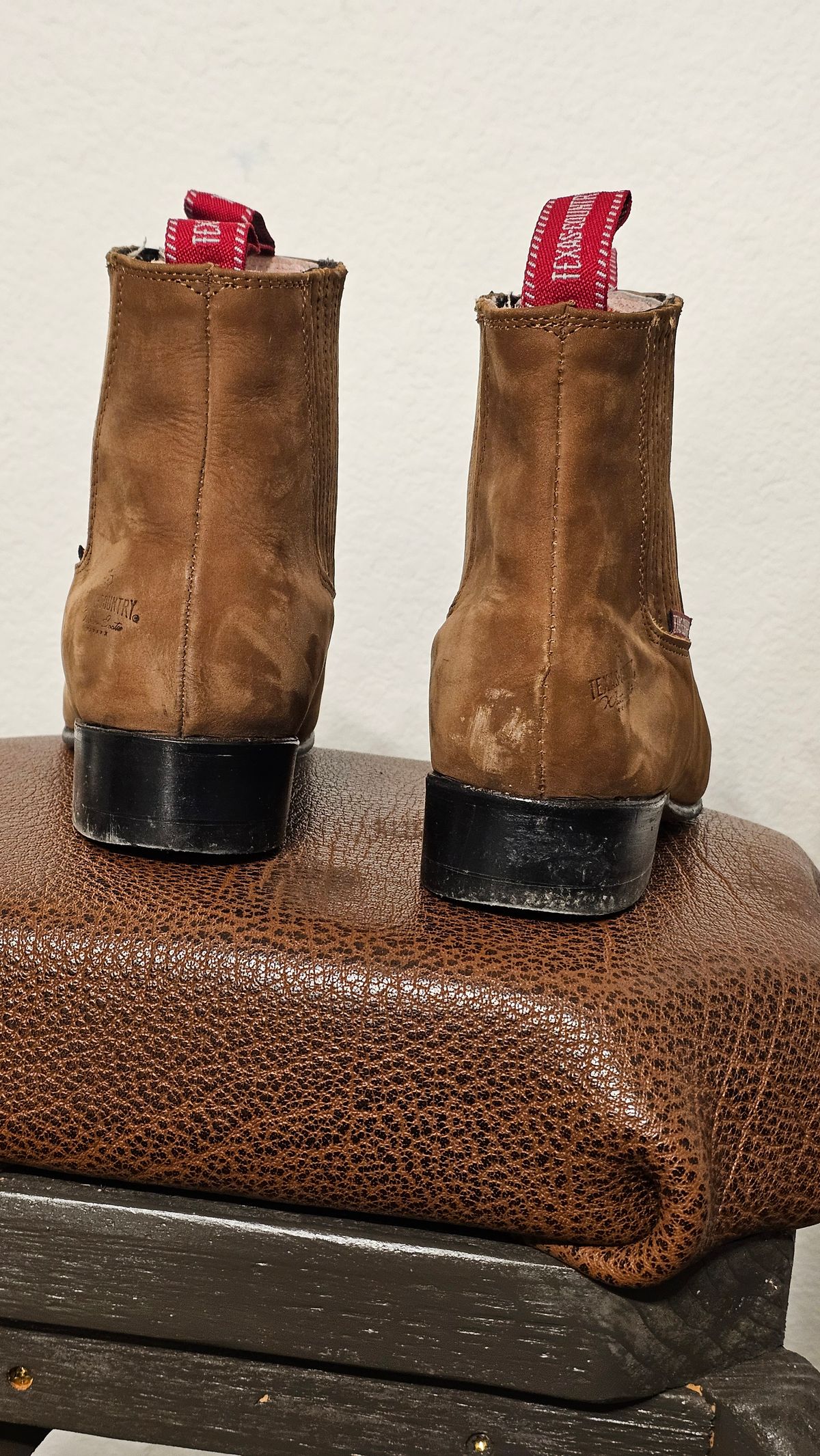 Photo by arriaga214 on November 6, 2025 of the Texas Country Botin Charro in Cuero, Cajeta.