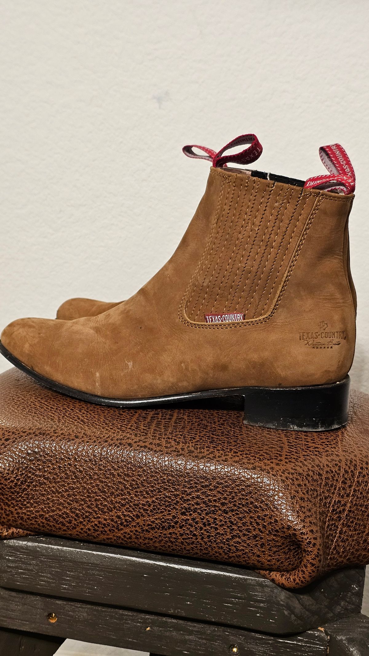 Photo by arriaga214 on November 6, 2025 of the Texas Country Botin Charro in Cuero, Cajeta.