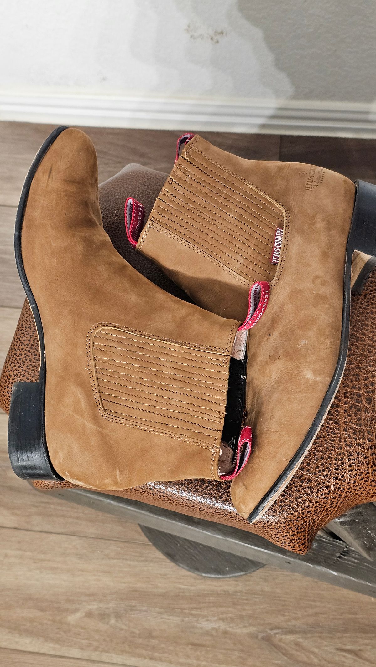 Photo by arriaga214 on November 6, 2025 of the Texas Country Botin Charro in Cuero, Cajeta.