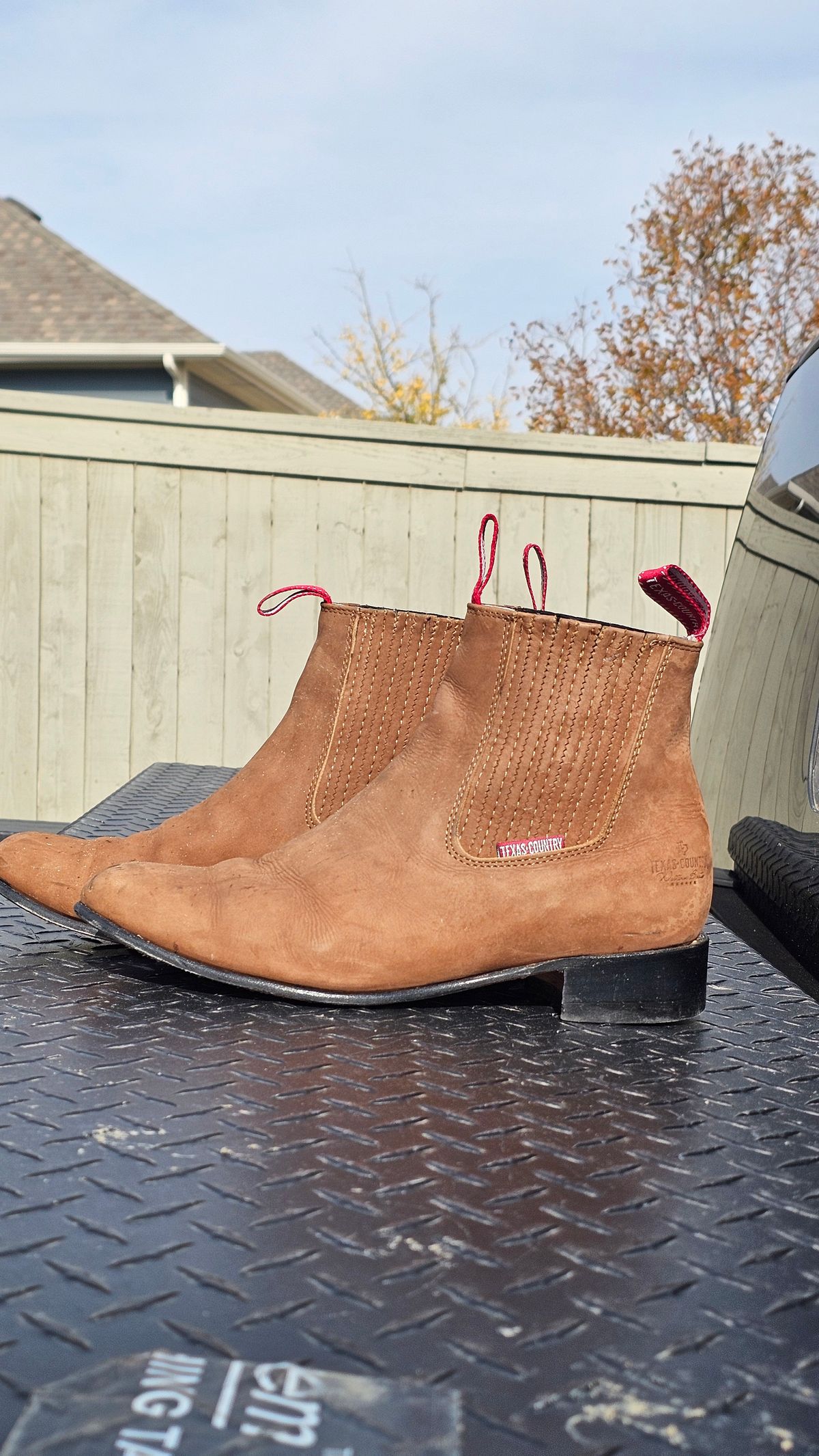 Photo by arriaga214 on December 5, 2025 of the Texas Country Botin Charro in Cuero, Cajeta.