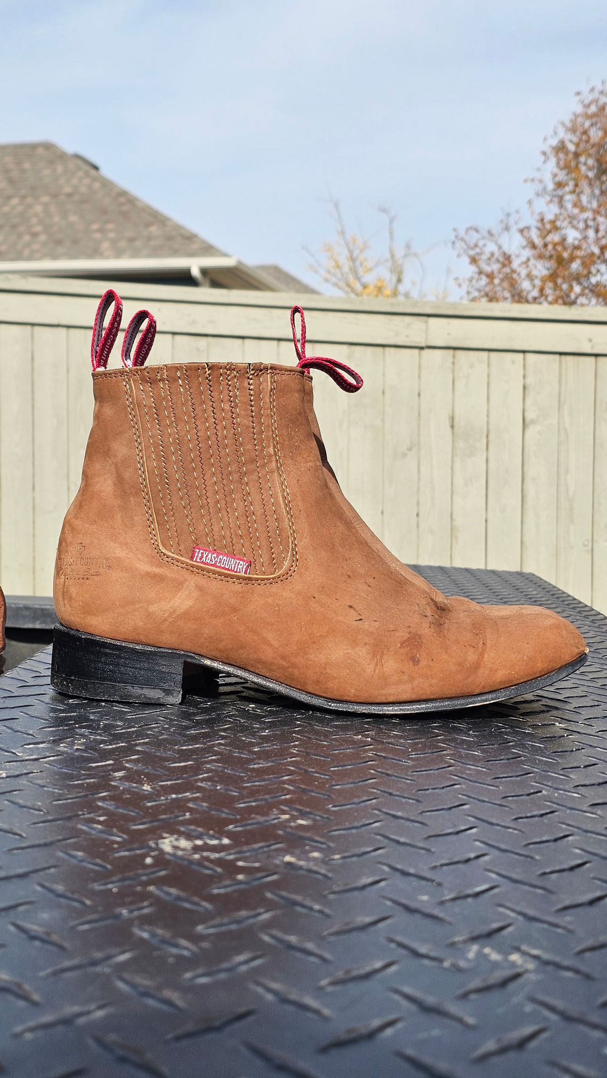 Photo by arriaga214 on December 5, 2025 of the Texas Country Botin Charro in Cuero, Cajeta.