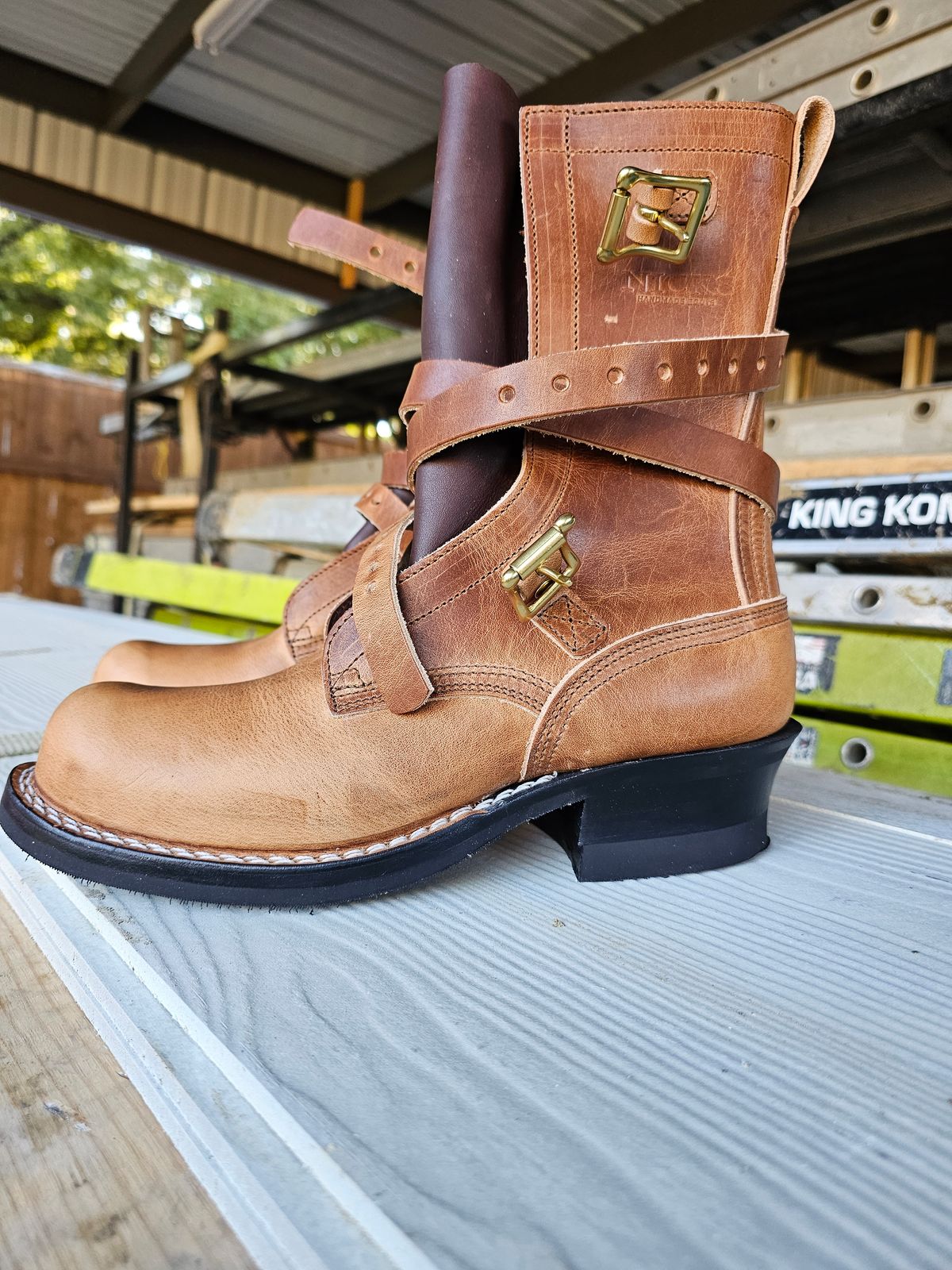 Photo by arriaga214 on November 4, 2023 of the Nicks Heritage TankerPro in Horween Natural Dublin.