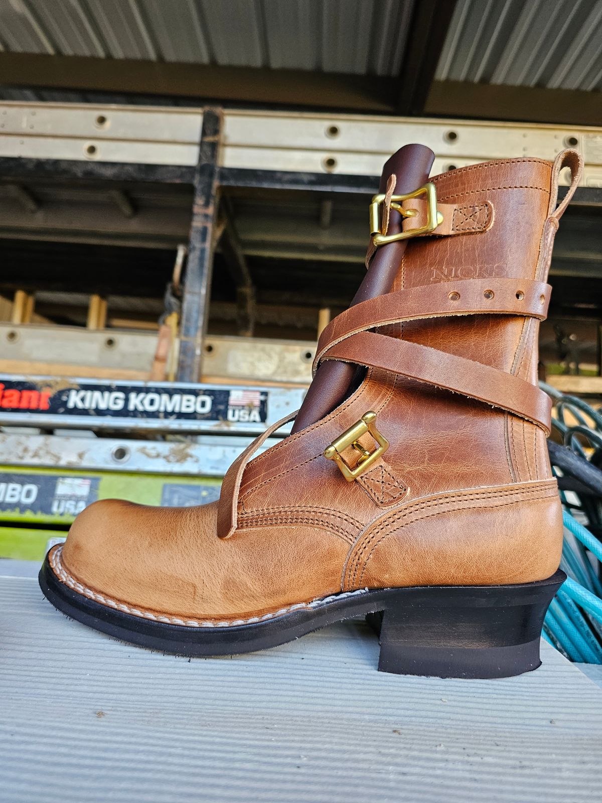 Photo by arriaga214 on November 4, 2023 of the Nicks Heritage TankerPro in Horween Natural Dublin.