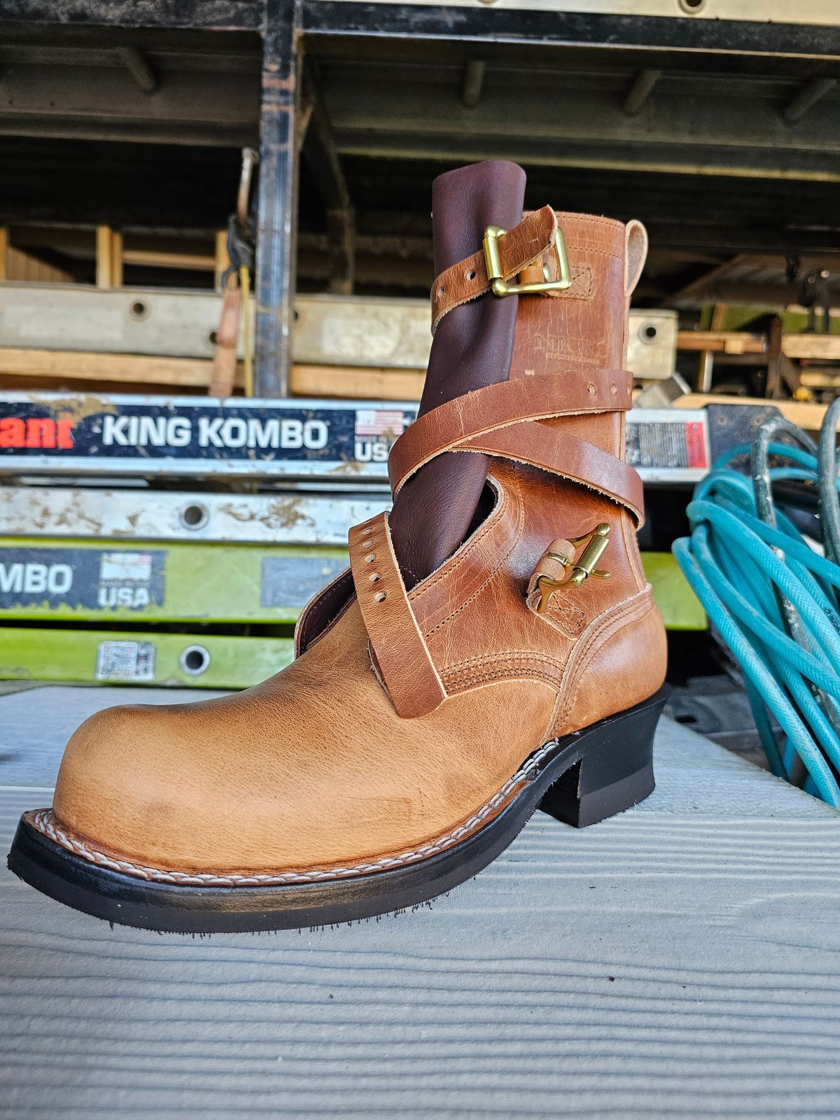 Photo by arriaga214 on November 4, 2023 of the Nicks Heritage TankerPro in Horween Natural Dublin.