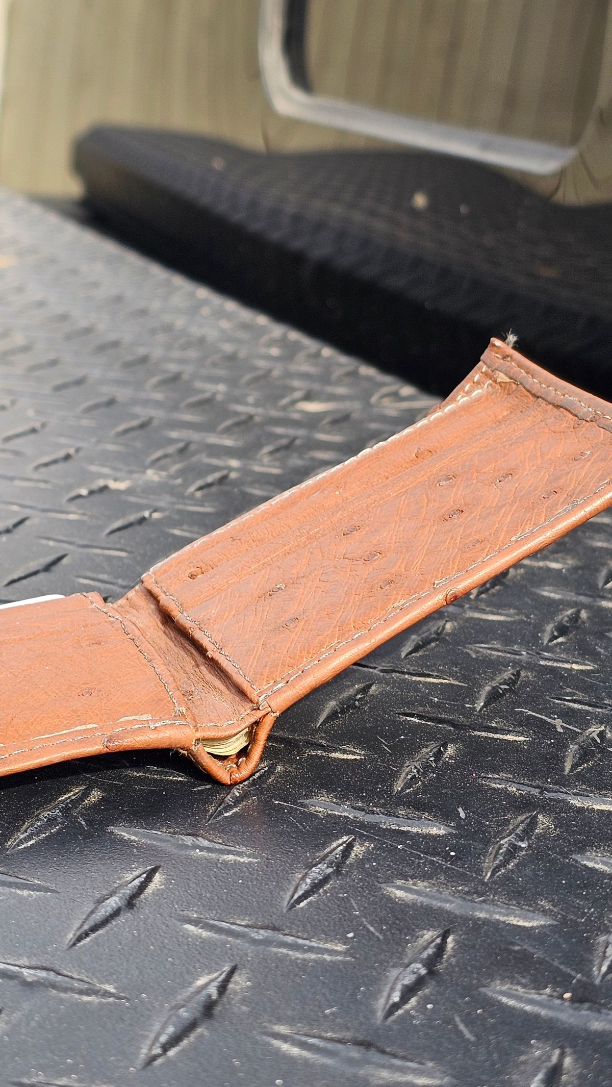 Photo by arriaga214 on December 5, 2025 of the Unknown. From Guanajuato MX Wallet in Full Quill Ostrich.