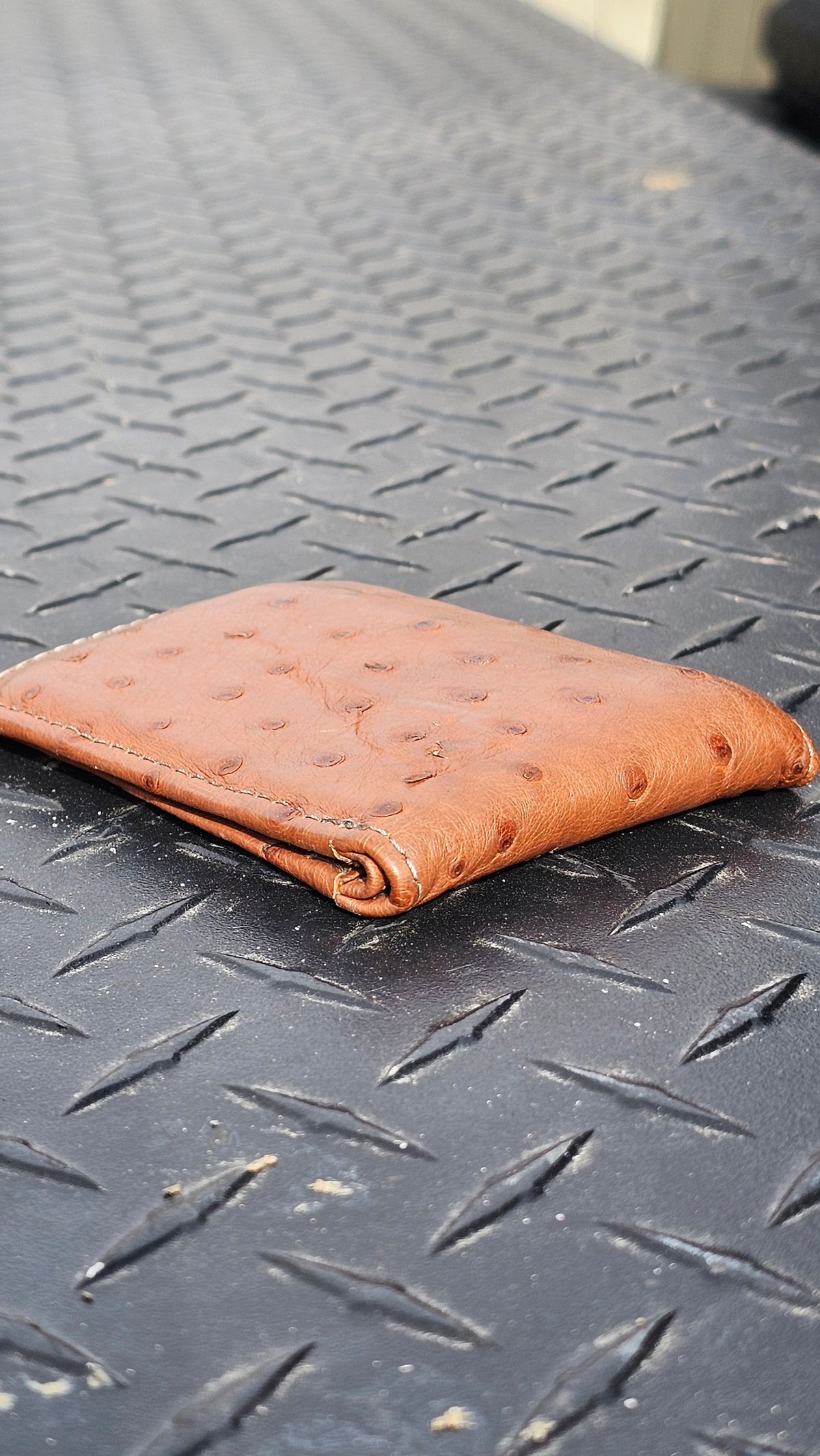 Photo by arriaga214 on December 5, 2025 of the Unknown. From Guanajuato MX Wallet in Full Quill Ostrich.