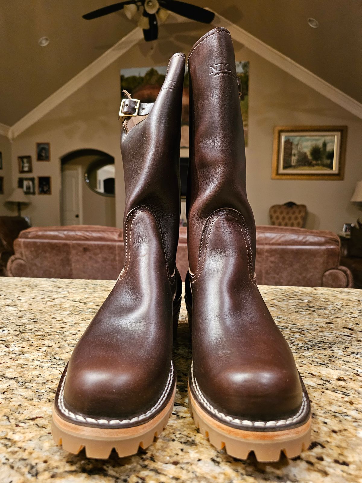Photo by arriaga214 on November 1, 2023 of the Nicks Renegade in Horween Brown Chromexcel.