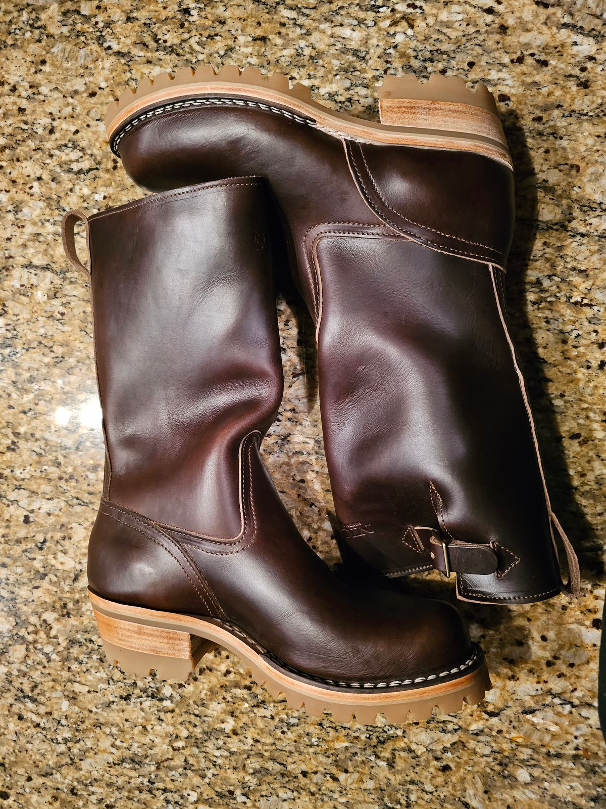 Photo by arriaga214 on November 1, 2023 of the Nicks Renegade in Horween Brown Chromexcel.
