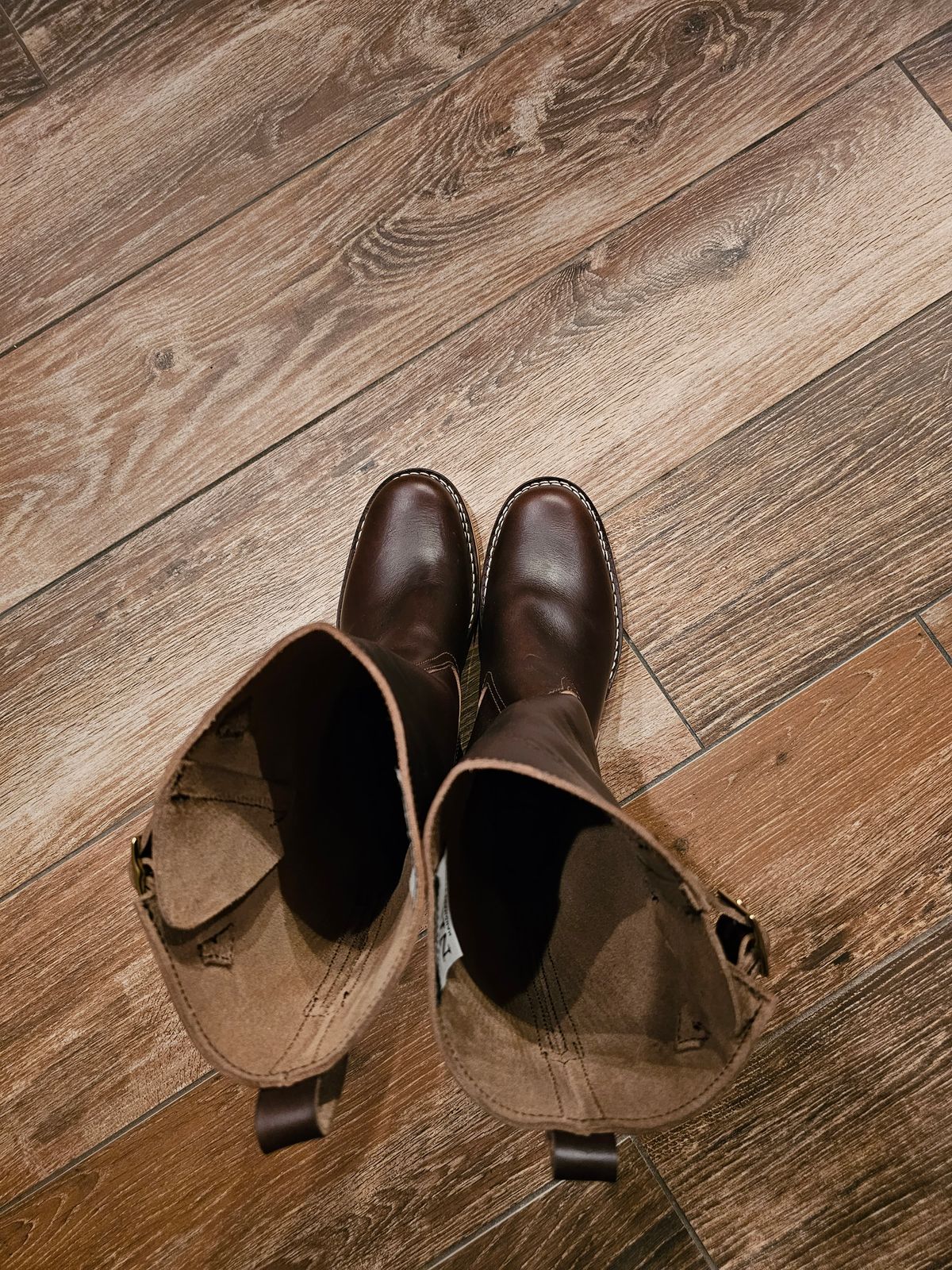 Photo by arriaga214 on November 1, 2023 of the Nicks Renegade in Horween Brown Chromexcel.