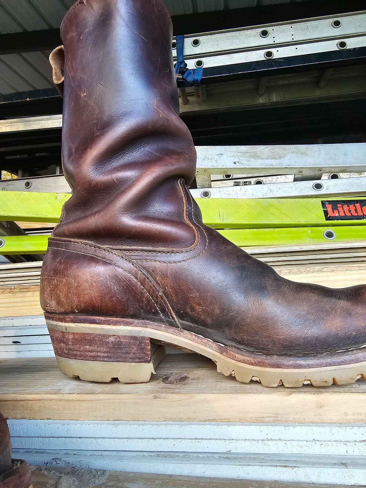 Photo by arriaga214 on December 9, 2023 of the Nicks Renegade in Horween Brown Chromexcel.