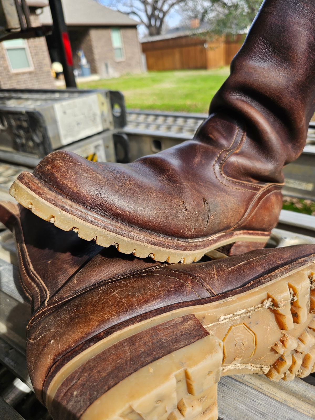 Photo by arriaga214 on January 1, 2024 of the Nicks Renegade in Horween Brown Chromexcel.