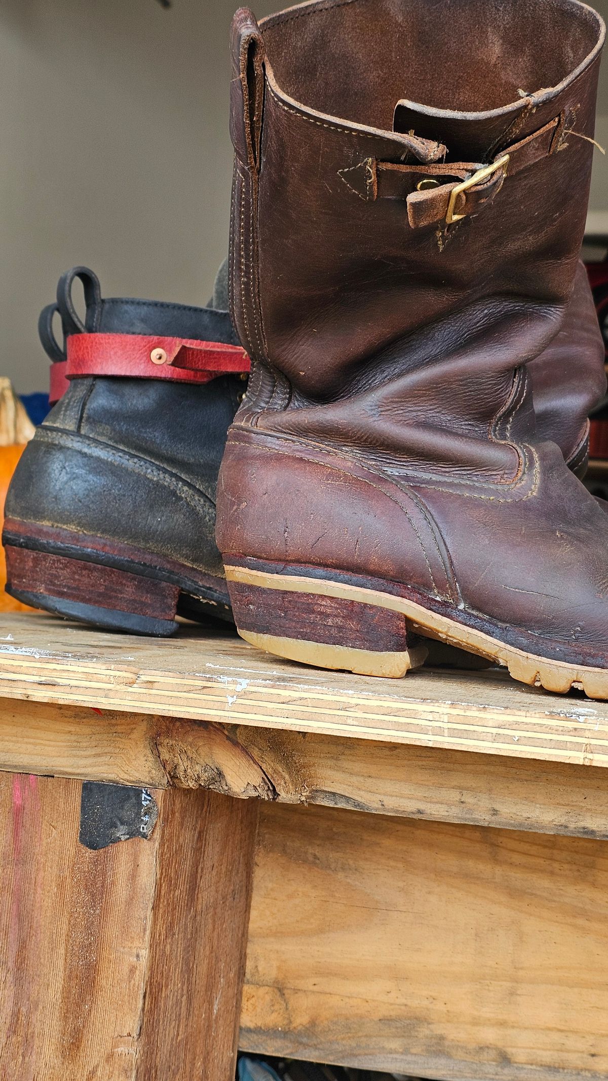 Photo by arriaga214 on November 16, 2025 of the Nicks Renegade in Horween Brown Chromexcel.