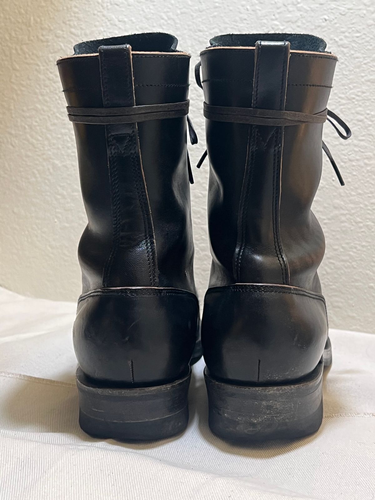 Photo by wabi_sabione on January 4, 2024 of the Rolling Dub Trio Griffin 8.5" Plain Toe Boots in Similar Black Horsebutt #1010.