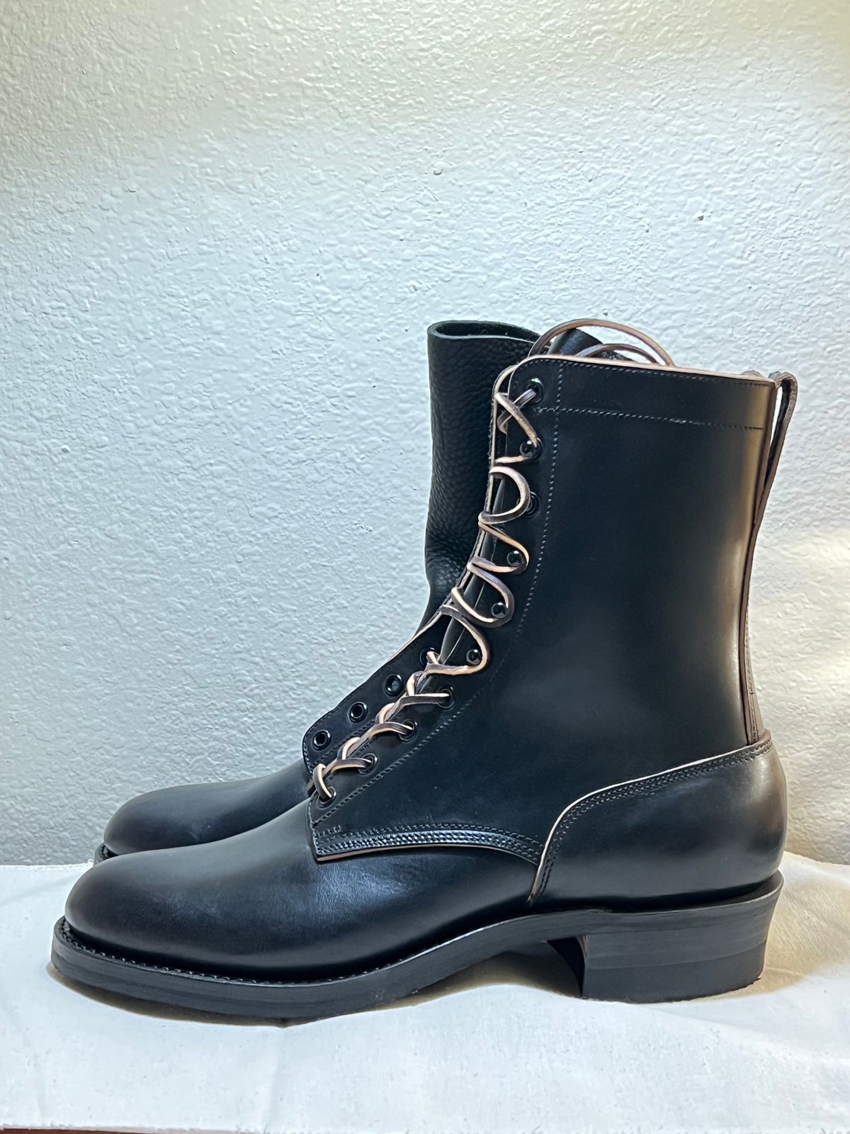 Photo by wabi_sabione on October 1, 2023 of the Rolling Dub Trio Griffin 8.5" Plain Toe Boots in Similar Black Horsebutt #1010.