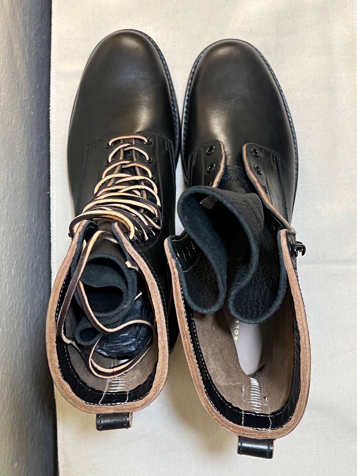 Photo by wabi_sabione on October 1, 2023 of the Rolling Dub Trio Griffin 8.5" Plain Toe Boots in Similar Black Horsebutt #1010.