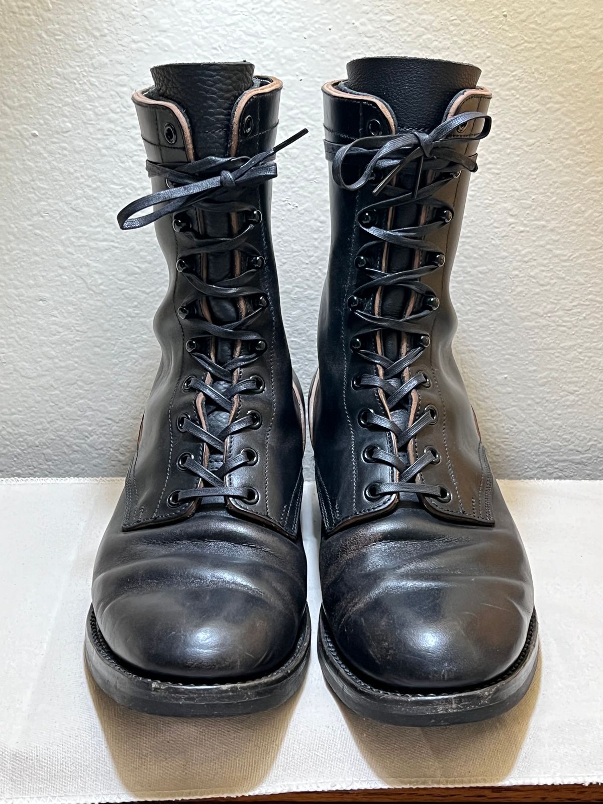 Photo by wabi_sabione on November 4, 2023 of the Rolling Dub Trio Griffin 8.5" Plain Toe Boots in Similar Black Horsebutt #1010.