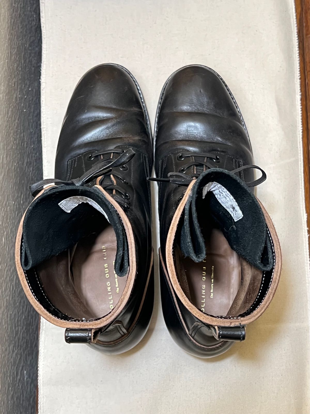 Photo by wabi_sabione on November 4, 2023 of the Rolling Dub Trio Griffin 8.5" Plain Toe Boots in Similar Black Horsebutt #1010.
