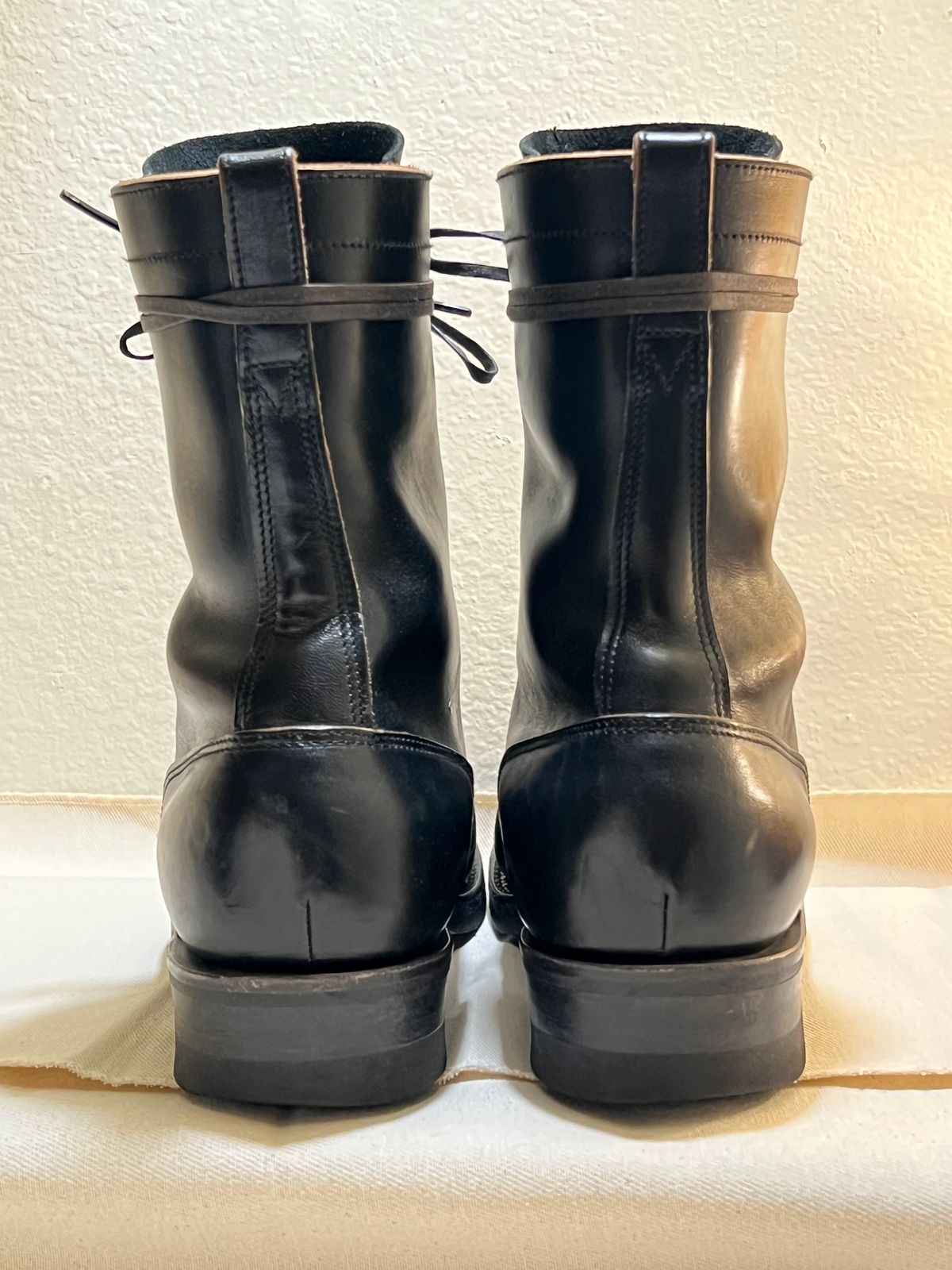 Photo by wabi_sabione on December 2, 2023 of the Rolling Dub Trio Griffin 8.5" Plain Toe Boots in Similar Black Horsebutt #1010.