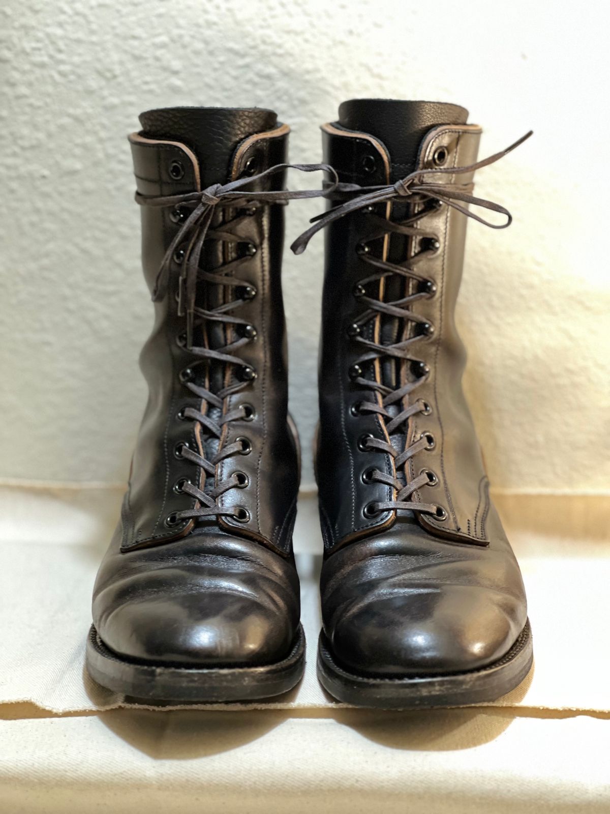 Photo by wabi_sabione on December 2, 2023 of the Rolling Dub Trio Griffin 8.5" Plain Toe Boots in Similar Black Horsebutt #1010.