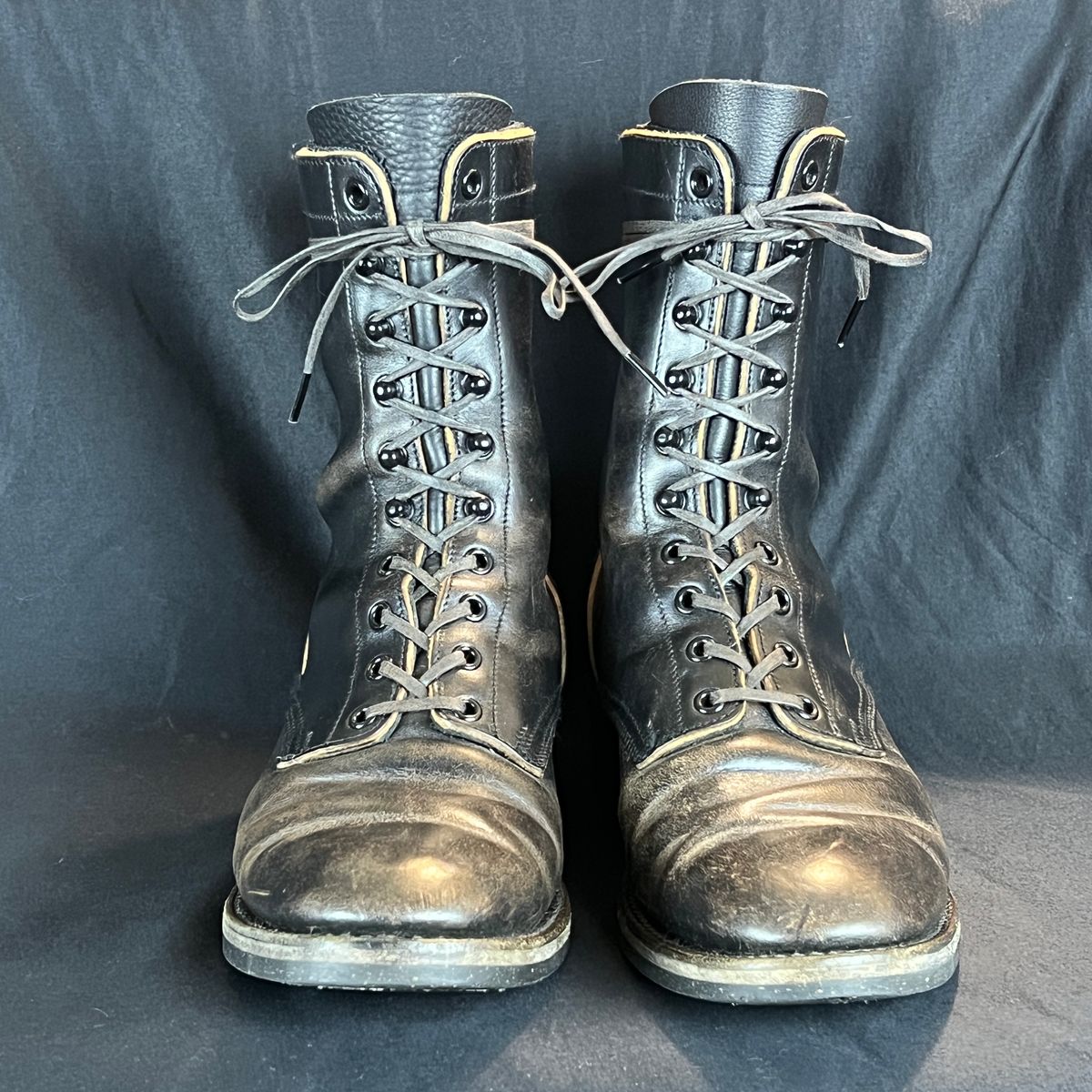 Photo by wabi_sabione on February 3, 2024 of the Rolling Dub Trio Griffin 8.5" Plain Toe Boots in Similar Black Horsebutt #1010.