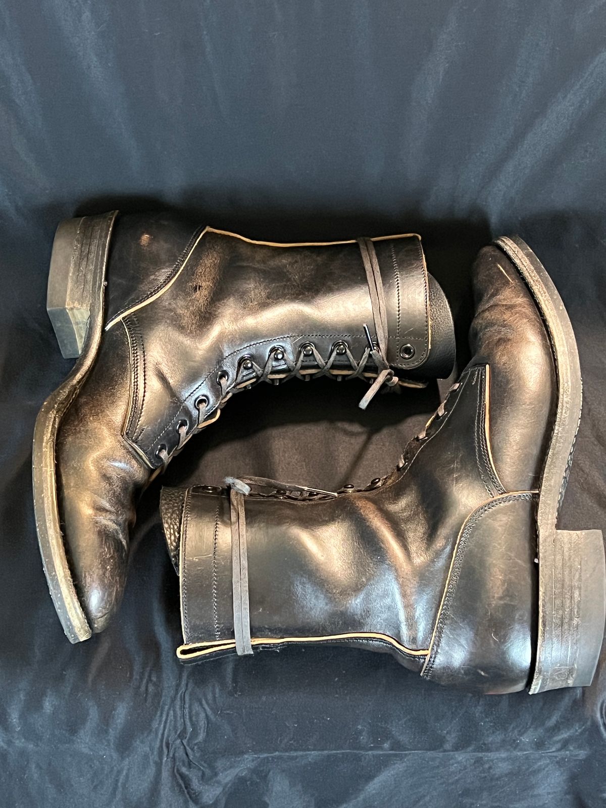 Photo by wabi_sabione on February 3, 2024 of the Rolling Dub Trio Griffin 8.5" Plain Toe Boots in Similar Black Horsebutt #1010.