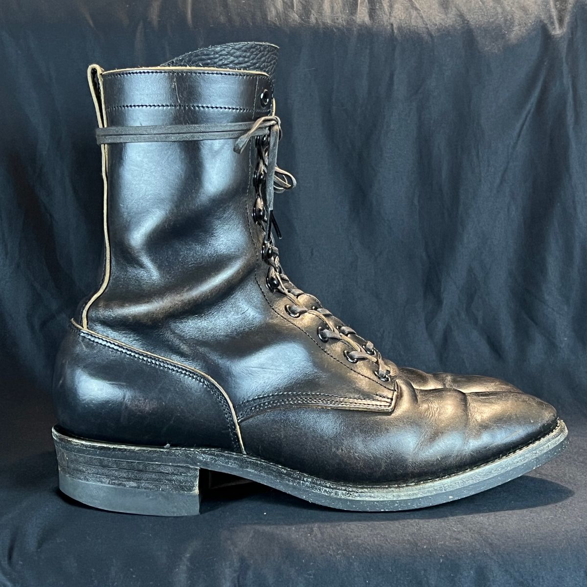 Photo by wabi_sabione on February 3, 2024 of the Rolling Dub Trio Griffin 8.5" Plain Toe Boots in Similar Black Horsebutt #1010.