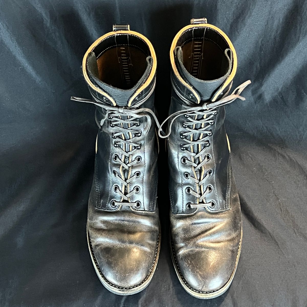 Photo by wabi_sabione on February 3, 2024 of the Rolling Dub Trio Griffin 8.5" Plain Toe Boots in Similar Black Horsebutt #1010.
