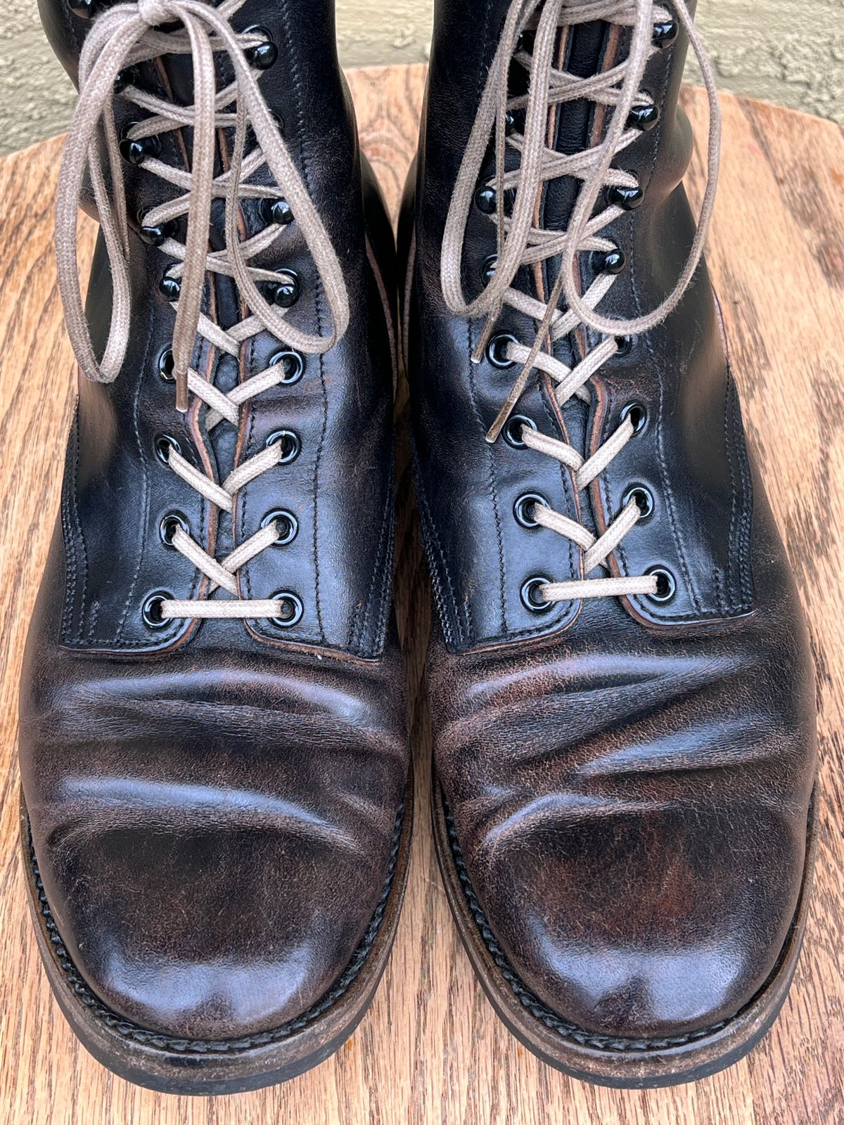 Photo by wabi_sabione on April 5, 2024 of the Rolling Dub Trio Griffin 8.5" Plain Toe Boots in Similar Black Horsebutt #1010.