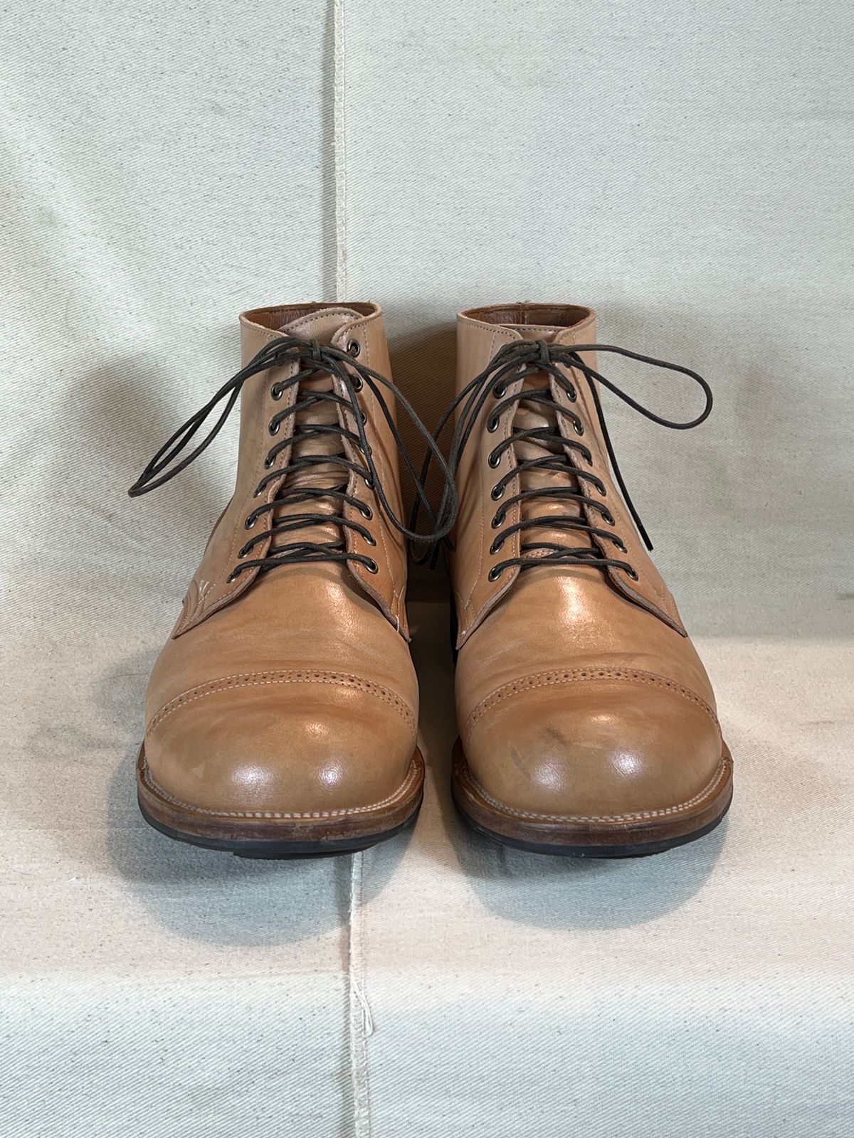 Photo by wabi_sabione on November 6, 2024 of the Viberg Service Boot BCT in Shinki Natural Horsebutt.