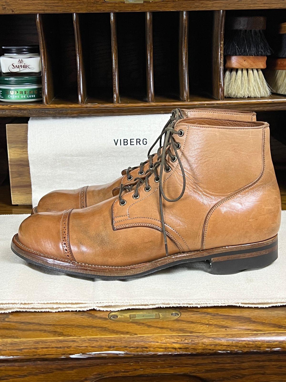 Photo by wabi_sabione on February 6, 2025 of the Viberg Service Boot BCT in Shinki Natural Horsebutt.