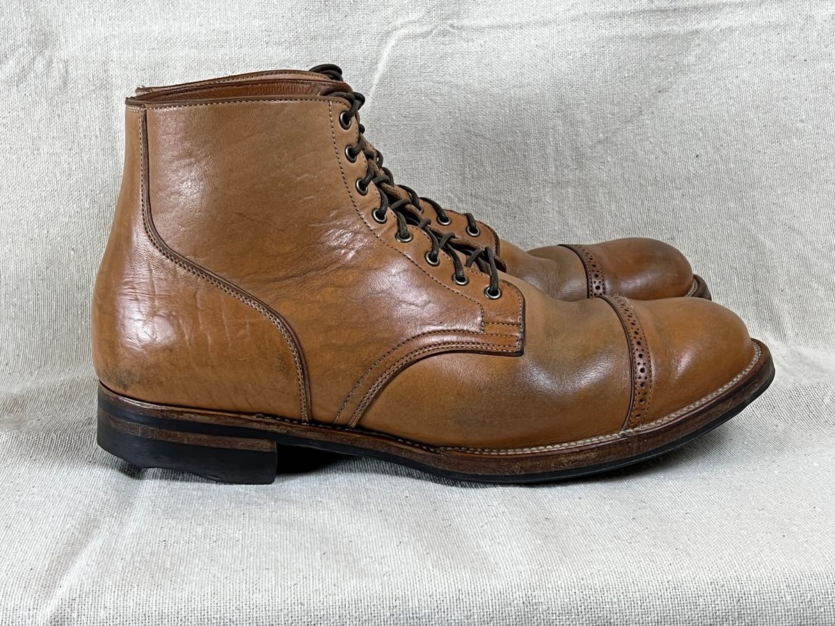 Photo by wabi_sabione on March 6, 2025 of the Viberg Service Boot BCT in Shinki Natural Horsebutt.
