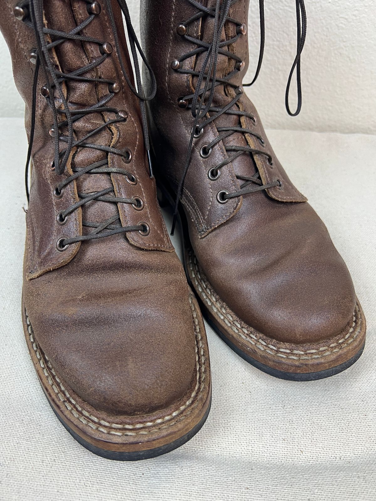 Photo by wabi_sabione on November 6, 2025 of the White's Bounty Hunter in Horween Natural Waxed Flesh.