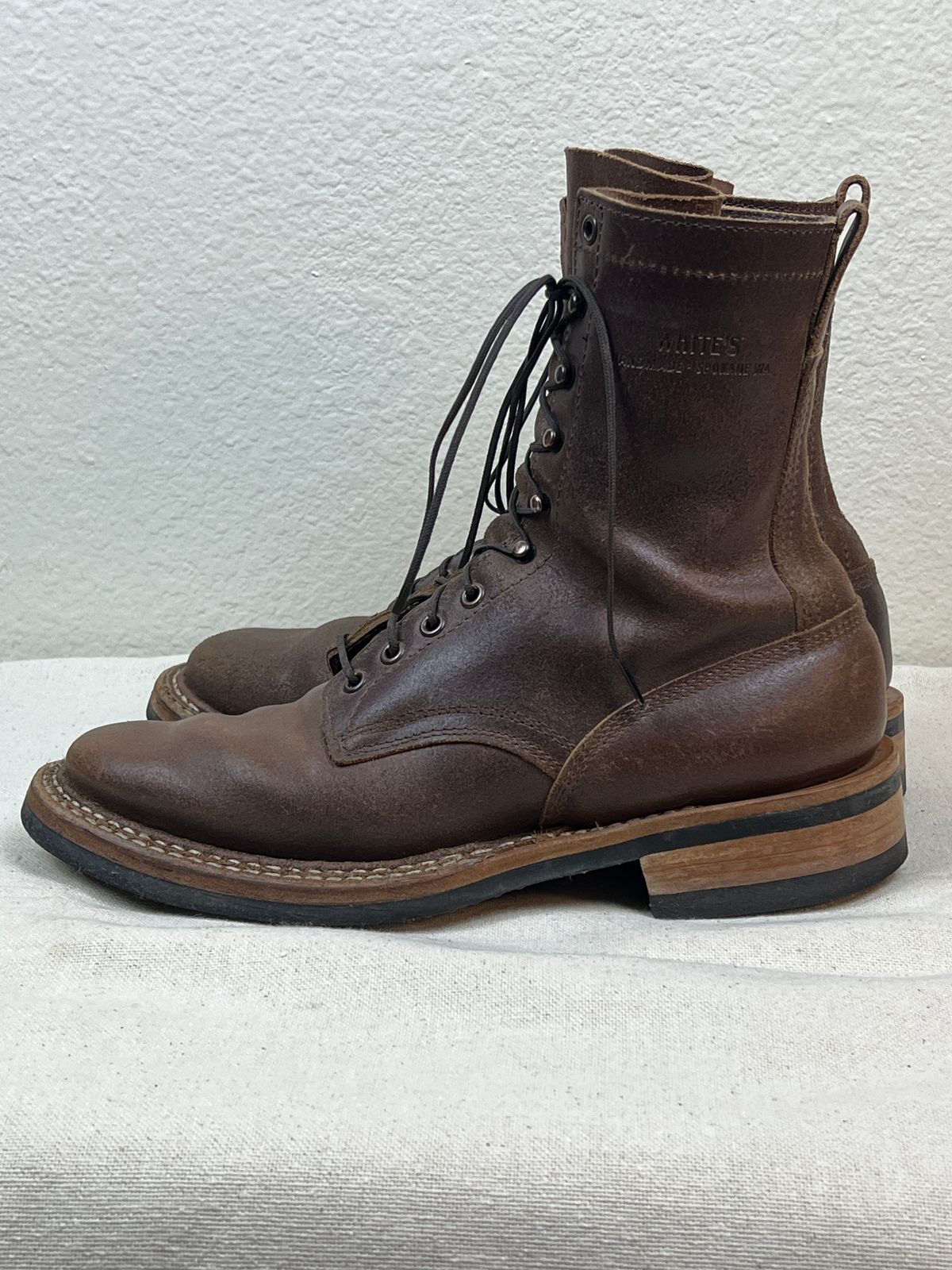 Photo by wabi_sabione on November 6, 2025 of the White's Bounty Hunter in Horween Natural Waxed Flesh.