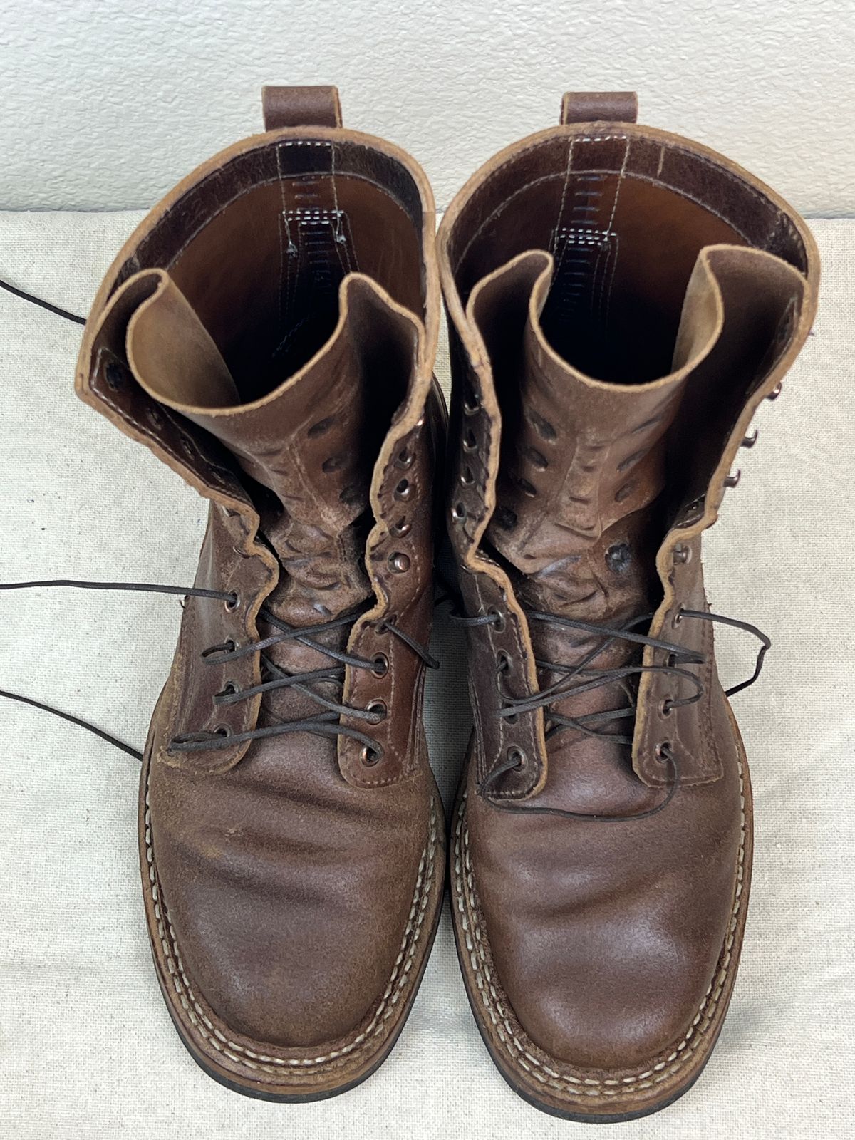 Photo by wabi_sabione on November 6, 2025 of the White's Bounty Hunter in Horween Natural Waxed Flesh.