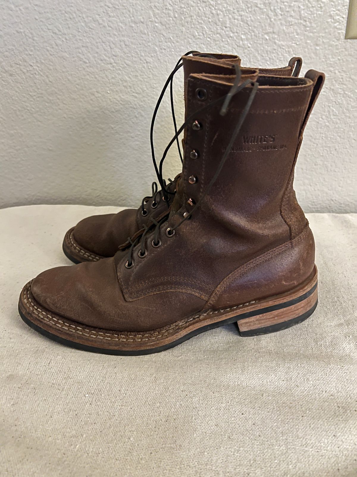 Photo by wabi_sabione on December 5, 2025 of the White's Bounty Hunter in Horween Natural Waxed Flesh.