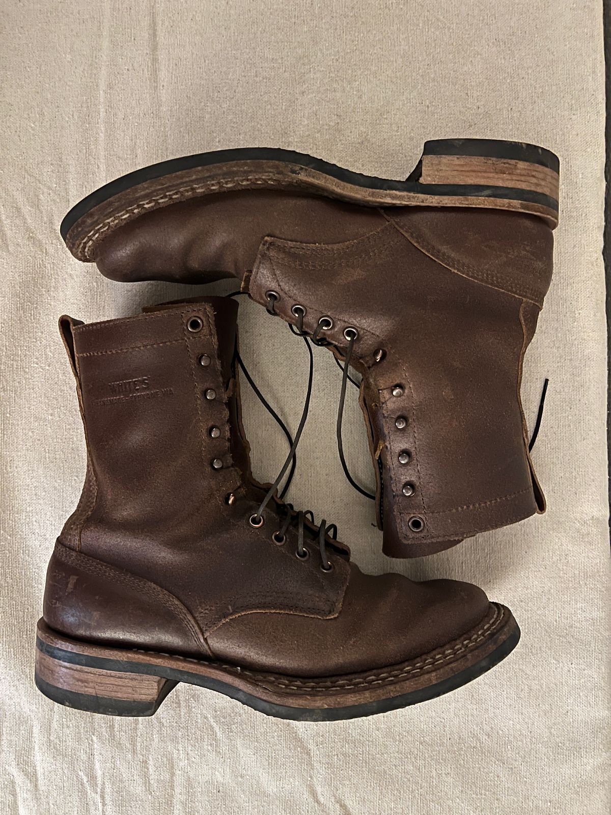 Photo by wabi_sabione on December 5, 2025 of the White's Bounty Hunter in Horween Natural Waxed Flesh.