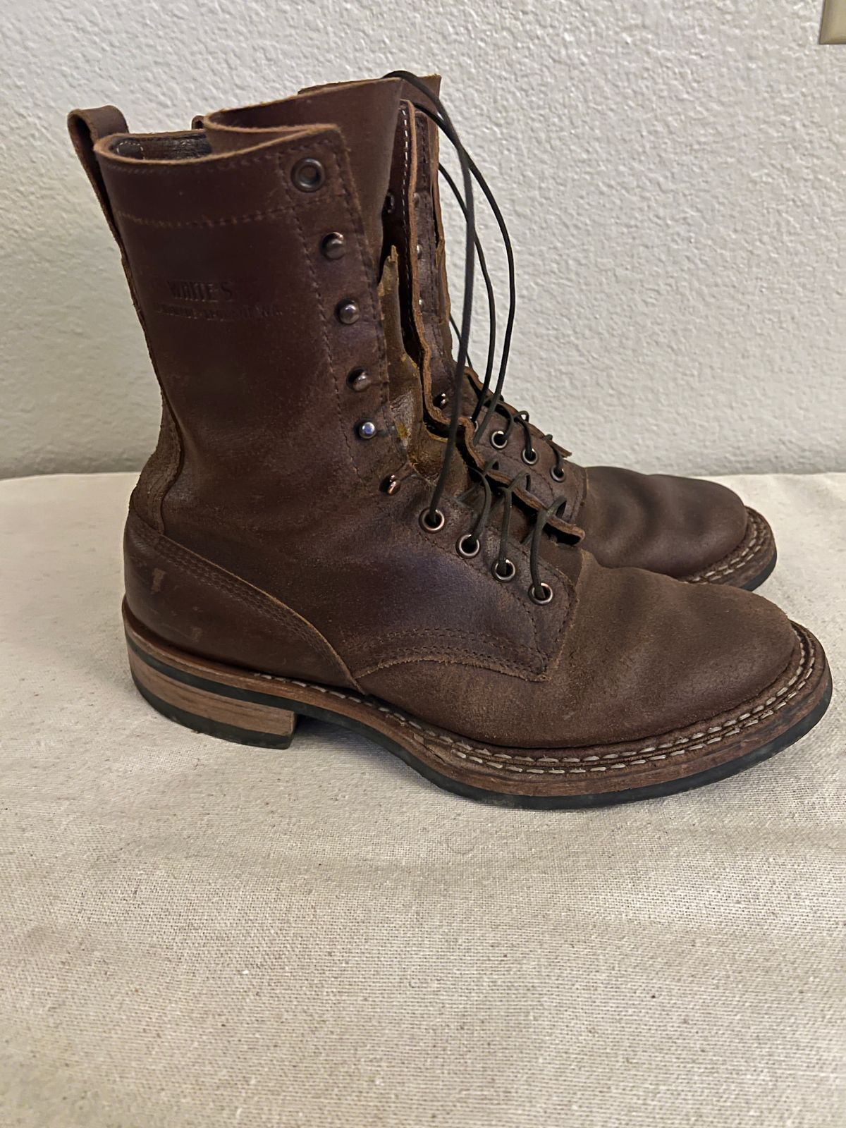 Photo by wabi_sabione on December 5, 2025 of the White's Bounty Hunter in Horween Natural Waxed Flesh.