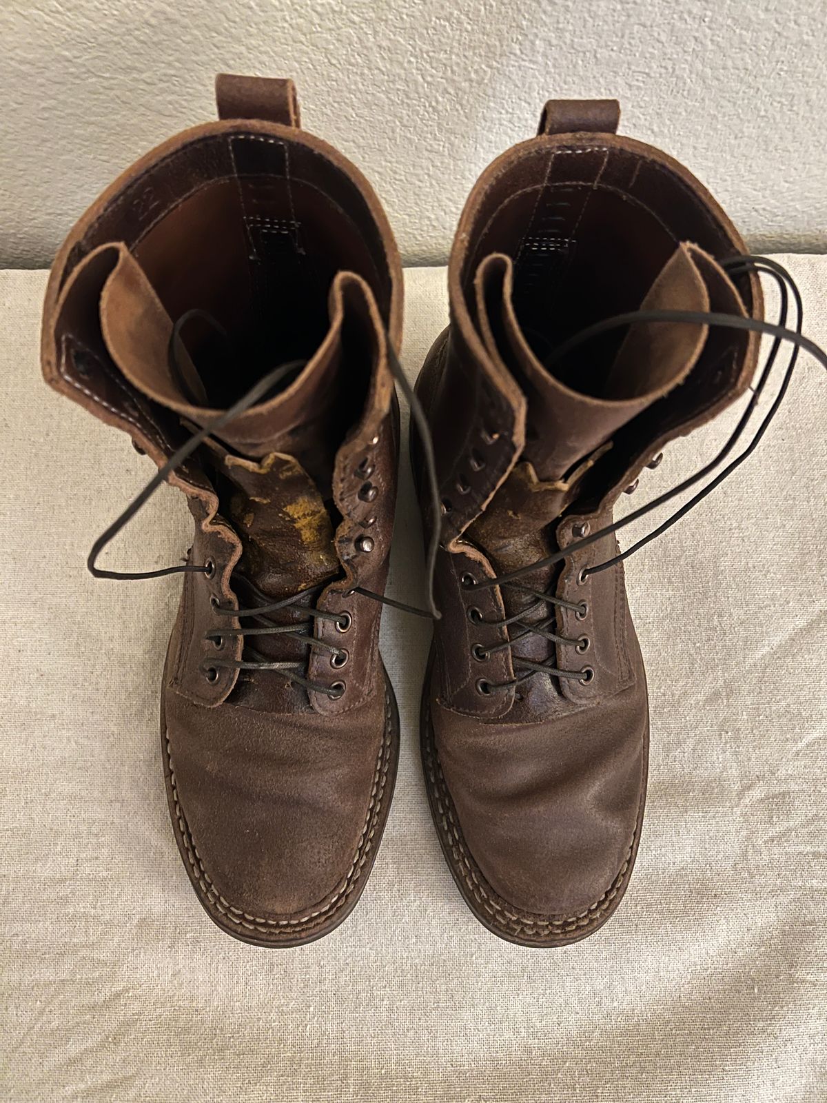 Photo by wabi_sabione on December 5, 2025 of the White's Bounty Hunter in Horween Natural Waxed Flesh.