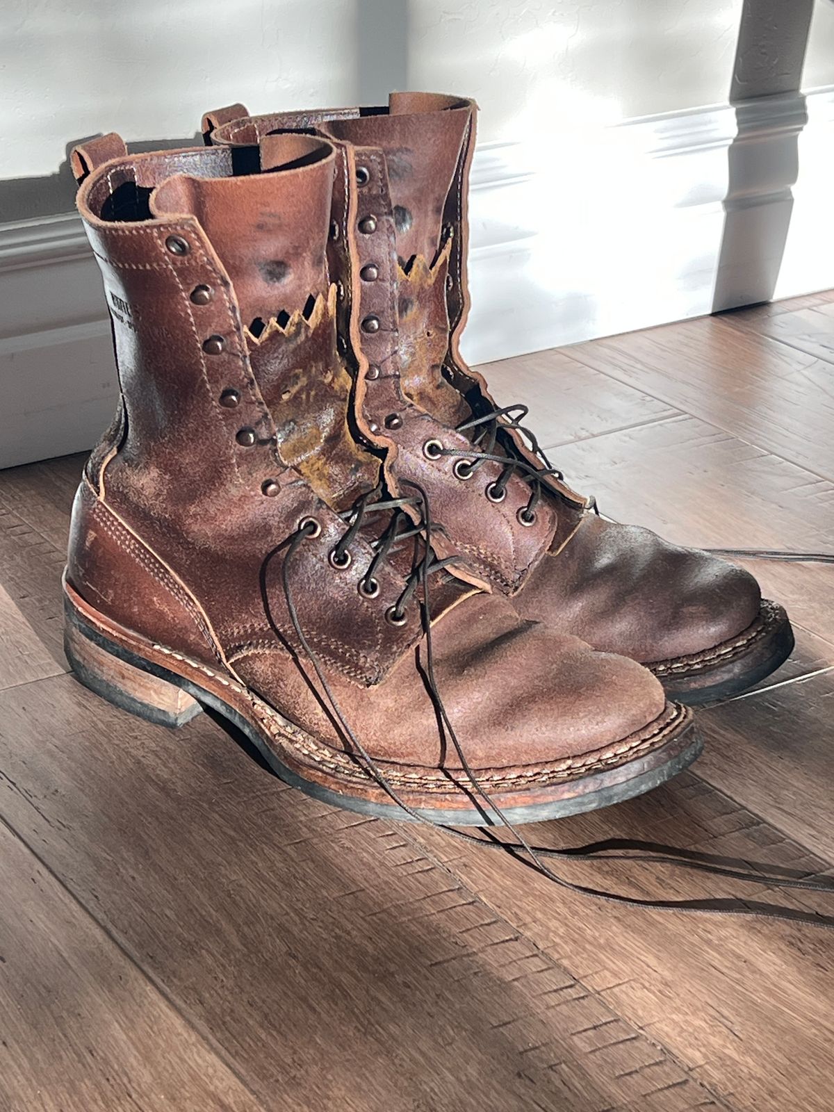 Photo by wabi_sabione on December 26, 2025 of the White's Bounty Hunter in Horween Natural Waxed Flesh.