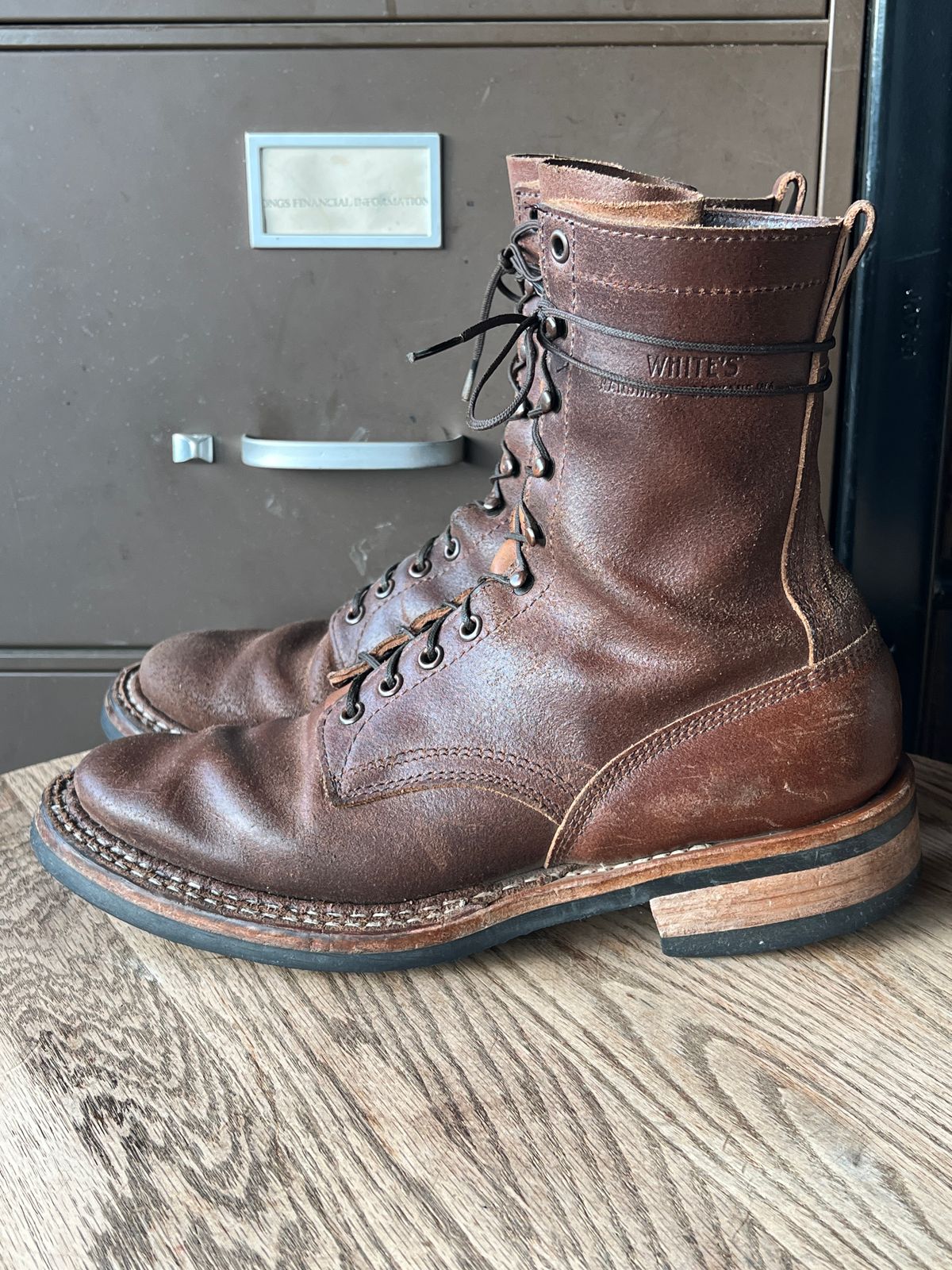 Photo by wabi_sabione on February 5, 2026 of the White's Bounty Hunter in Horween Natural Waxed Flesh.