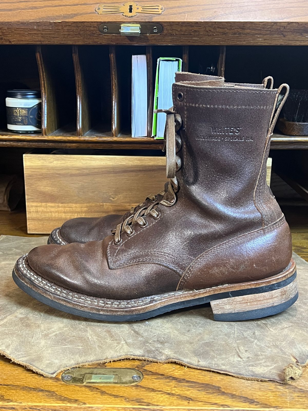 Photo by wabi_sabione on March 6, 2026 of the White's Bounty Hunter in Horween Natural Waxed Flesh.