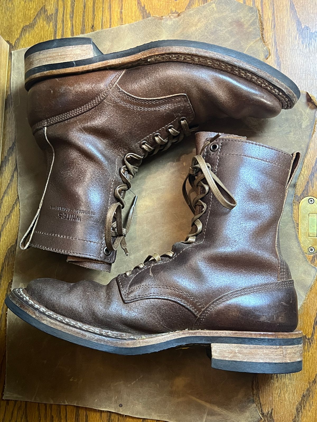 Photo by wabi_sabione on March 6, 2026 of the White's Bounty Hunter in Horween Natural Waxed Flesh.