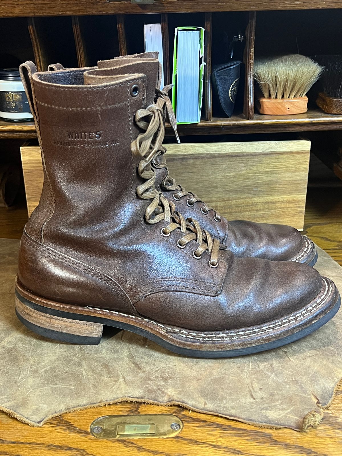 Photo by wabi_sabione on March 6, 2026 of the White's Bounty Hunter in Horween Natural Waxed Flesh.