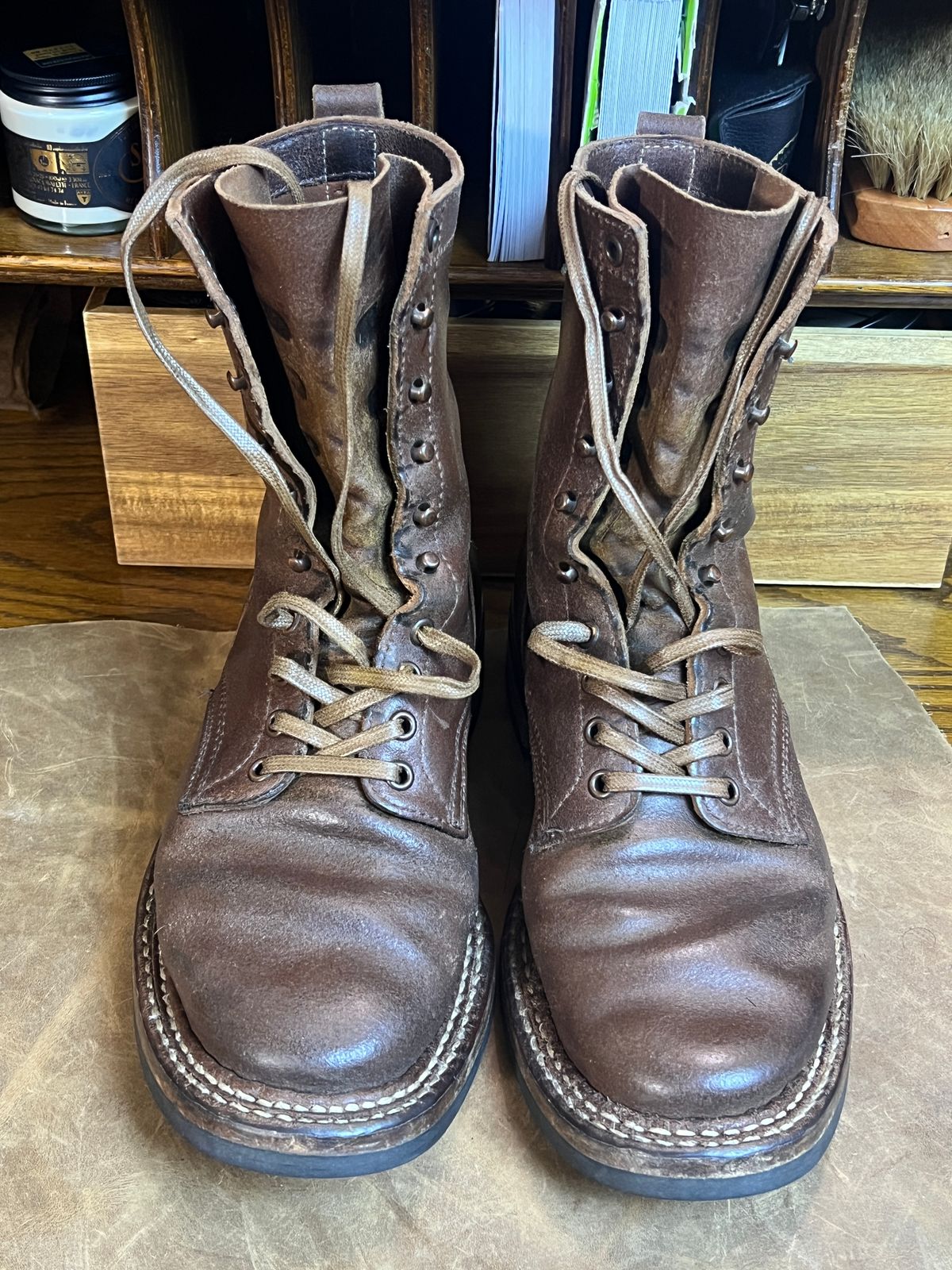 Photo by wabi_sabione on March 6, 2026 of the White's Bounty Hunter in Horween Natural Waxed Flesh.