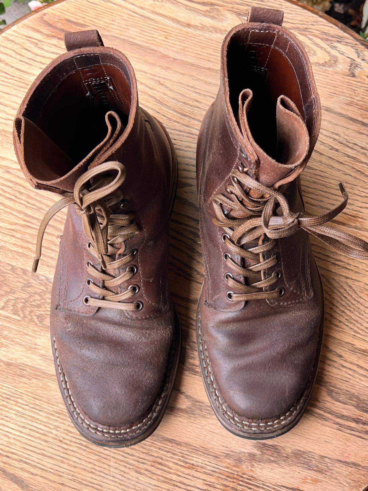 Photo by wabi_sabione on April 5, 2026 of the White's Bounty Hunter in Horween Natural Waxed Flesh.