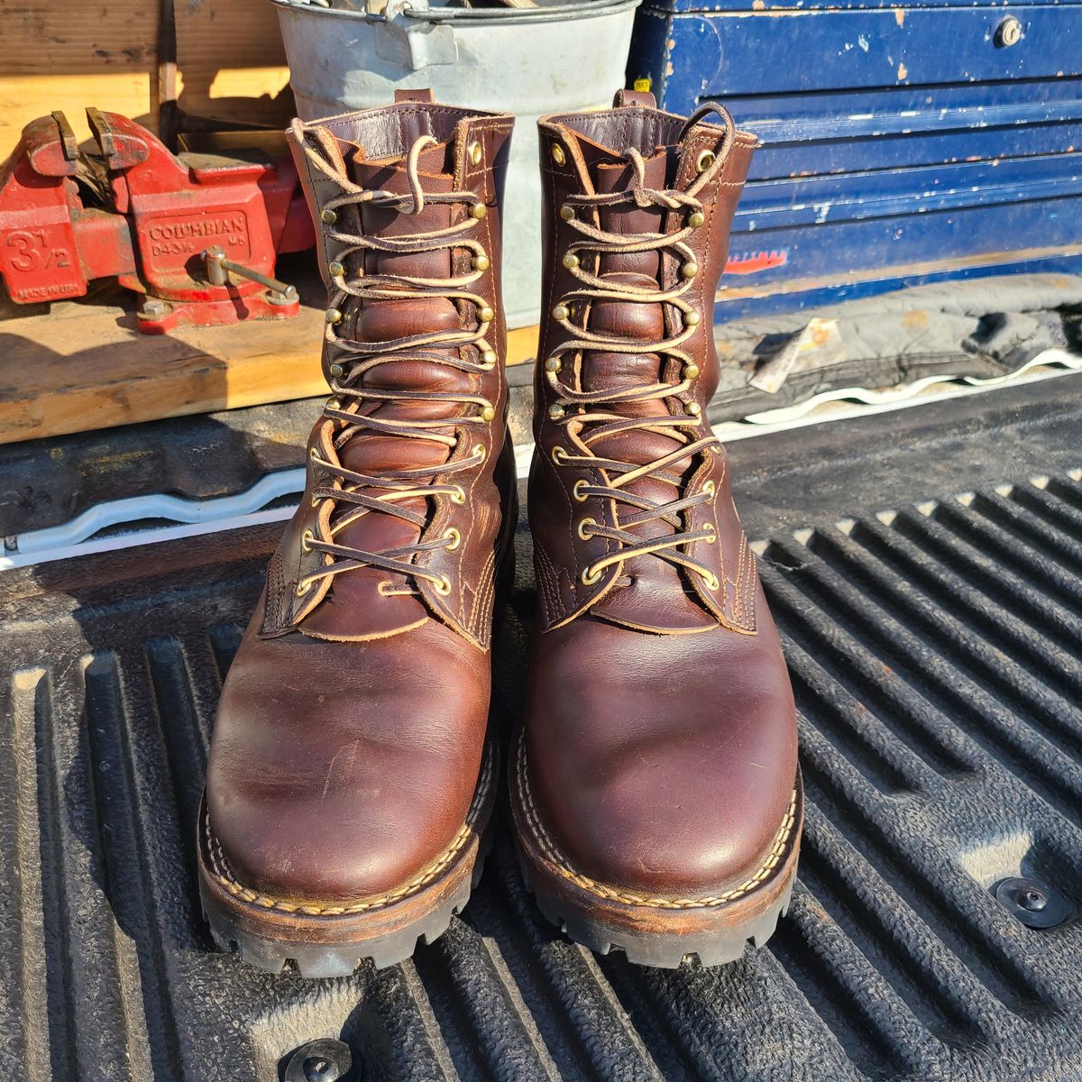 Photo by UrsusAstartes on November 1, 2023 of the Nicks Overlander in Horween Brown Chromexcel.