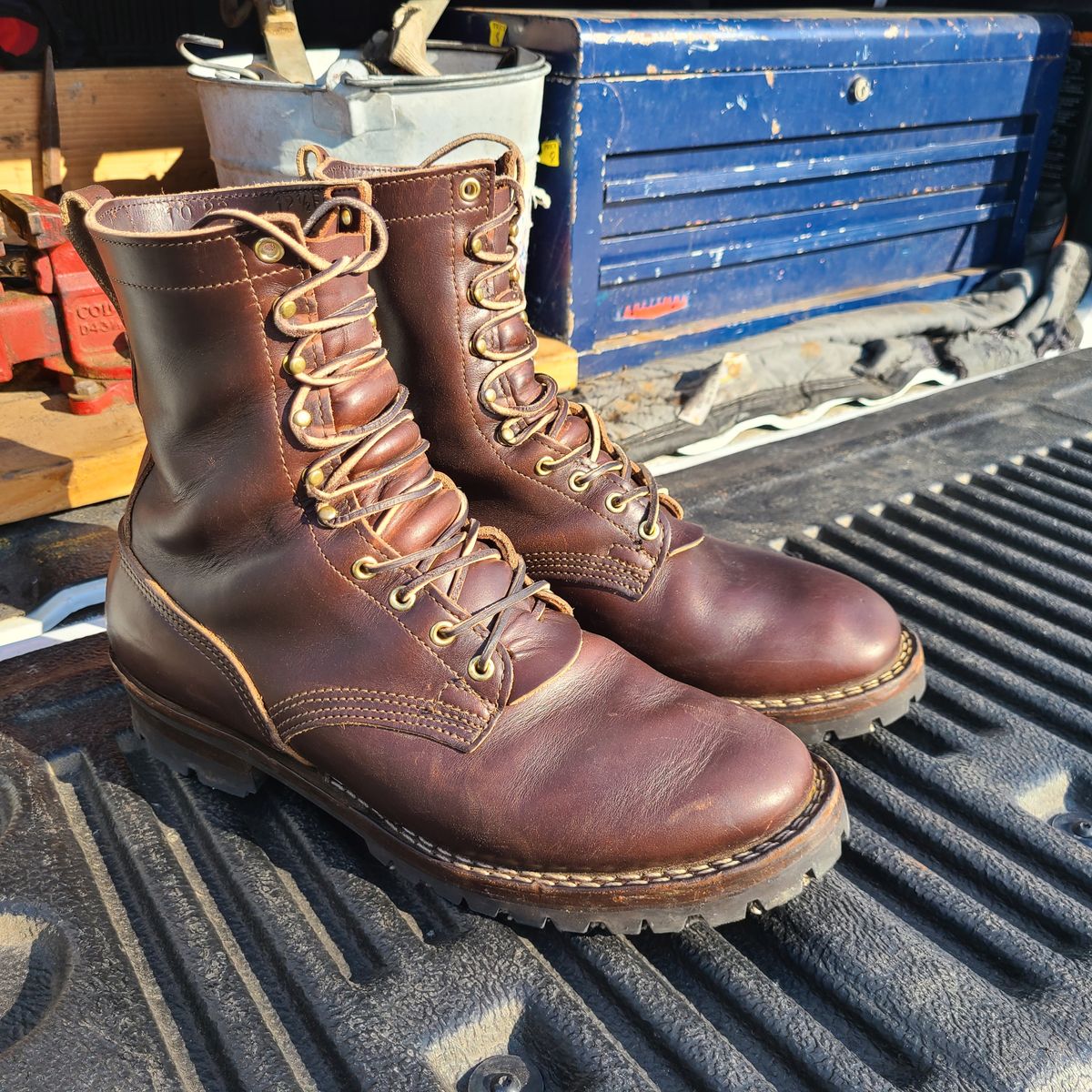 Photo by UrsusAstartes on November 1, 2023 of the Nicks Overlander in Horween Brown Chromexcel.
