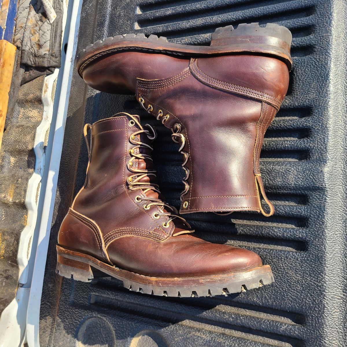 Photo by UrsusAstartes on November 1, 2023 of the Nicks Overlander in Horween Brown Chromexcel.