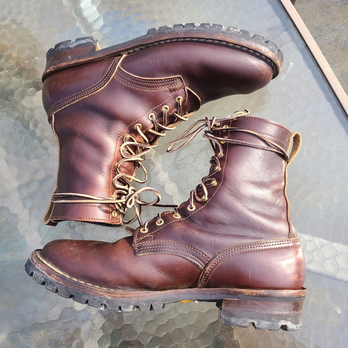 Photo by UrsusAstartes on December 4, 2023 of the Nicks Overlander in Horween Brown Chromexcel.