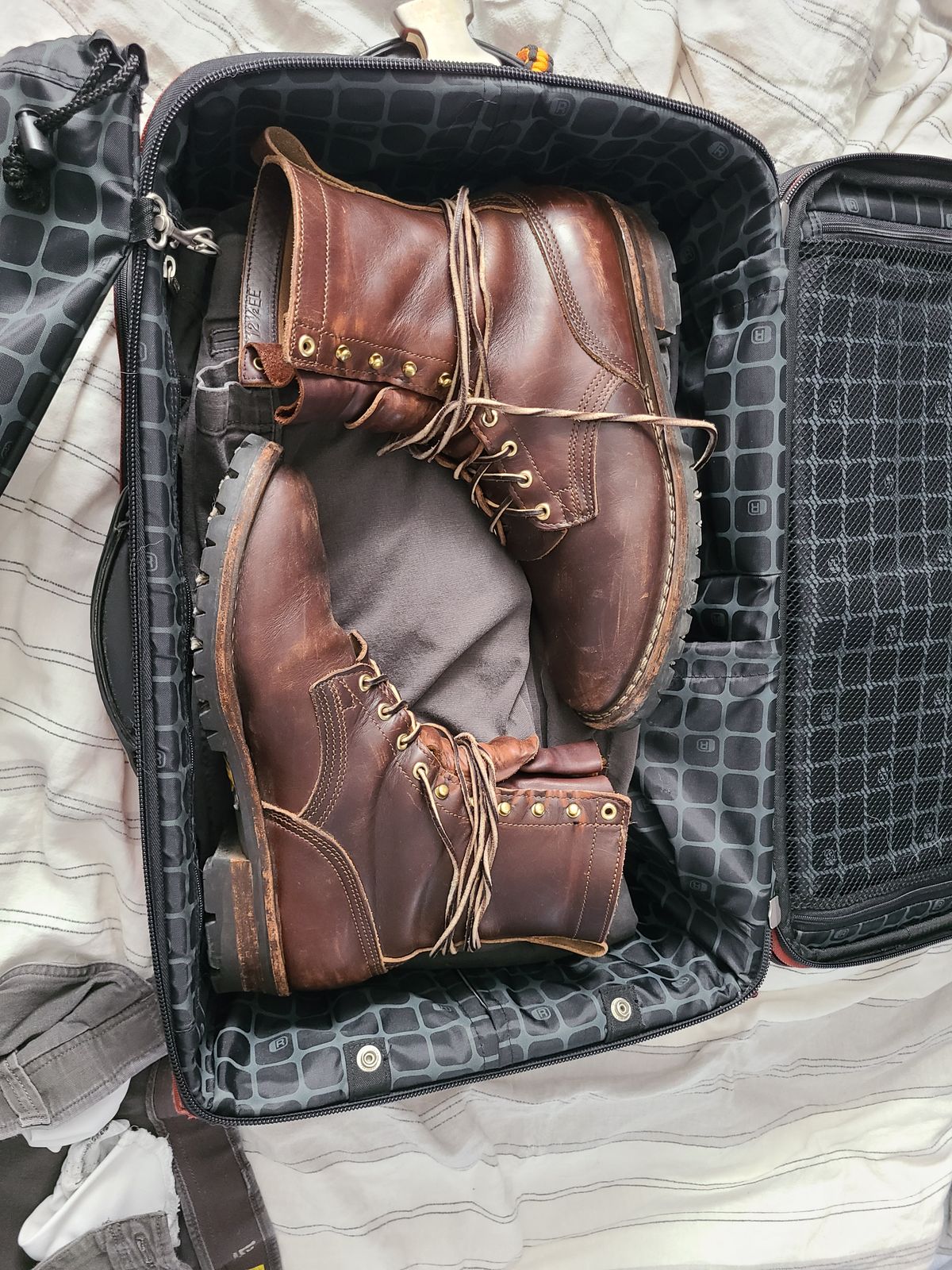 Photo by UrsusAstartes on April 1, 2024 of the Nicks Overlander in Horween Brown Chromexcel.